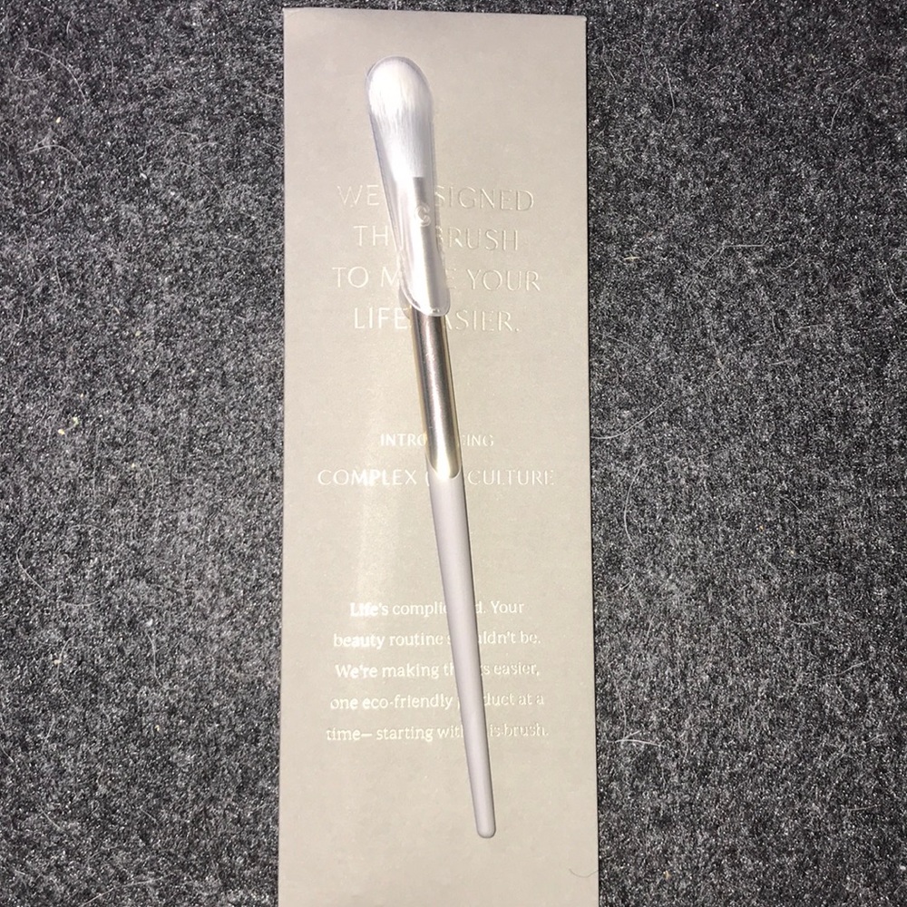 All over highlight brush